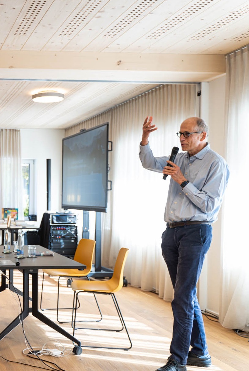 LiteratureLenk-web-dersu.ch-9924_2.jpg LiteratureLenk-web-dersu.ch-9924_2.jpg